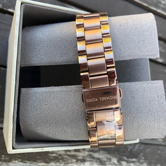 Michael kors rose gold glitz women’s watch - Picture 5 of 5